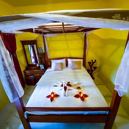 Ananda Homestay Lemukih Singaraja Exterior foto